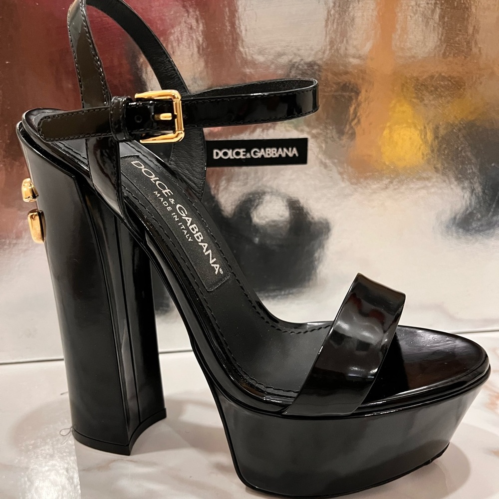 D&G polished calfskin platform pump